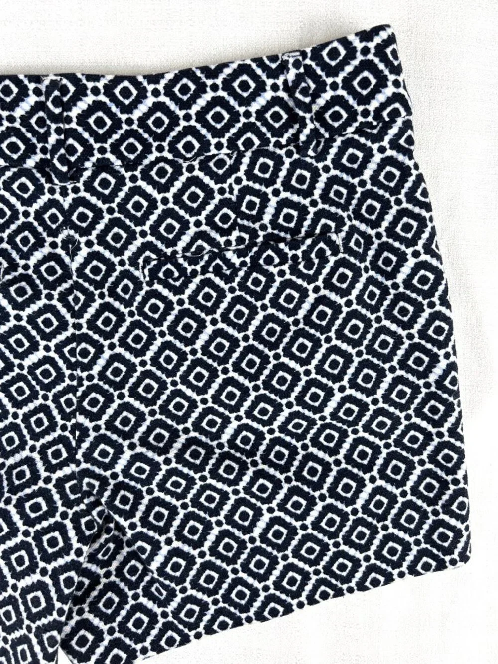 Ann Taylor Loft Geometric Print Shorts Size 6